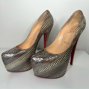 Christian Louboutin Daffodile Patent Leather Heels Sz 38.5